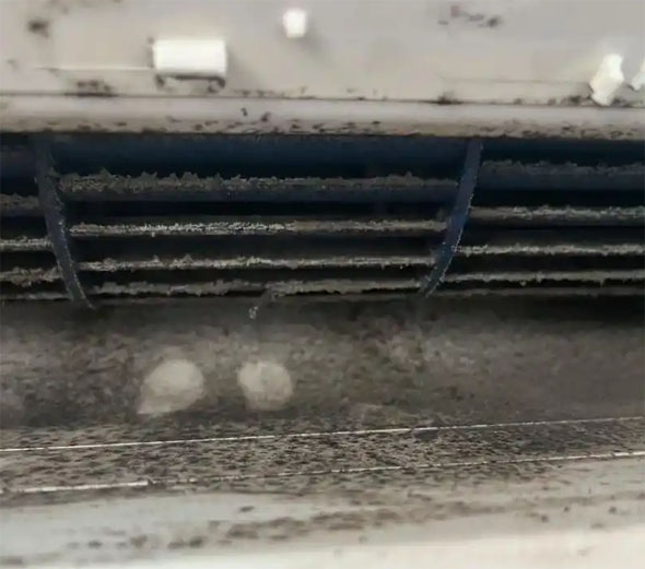 綦江空调吹的风有股烧焦味是怎么回事